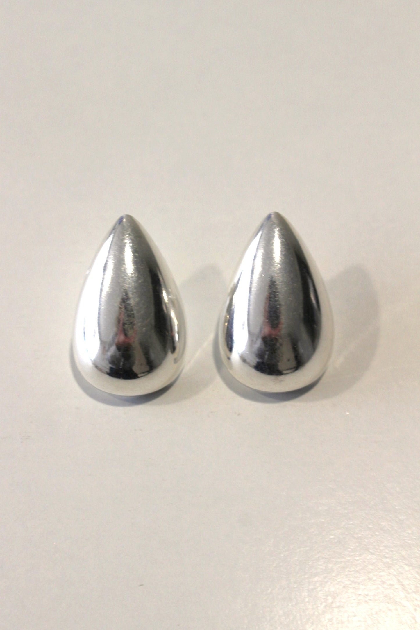 Aros gota cóncava plateada